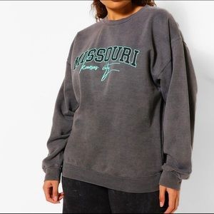 BOOHOO PLUS MISSOURI  ACID WASH CREWNECK SWEATER